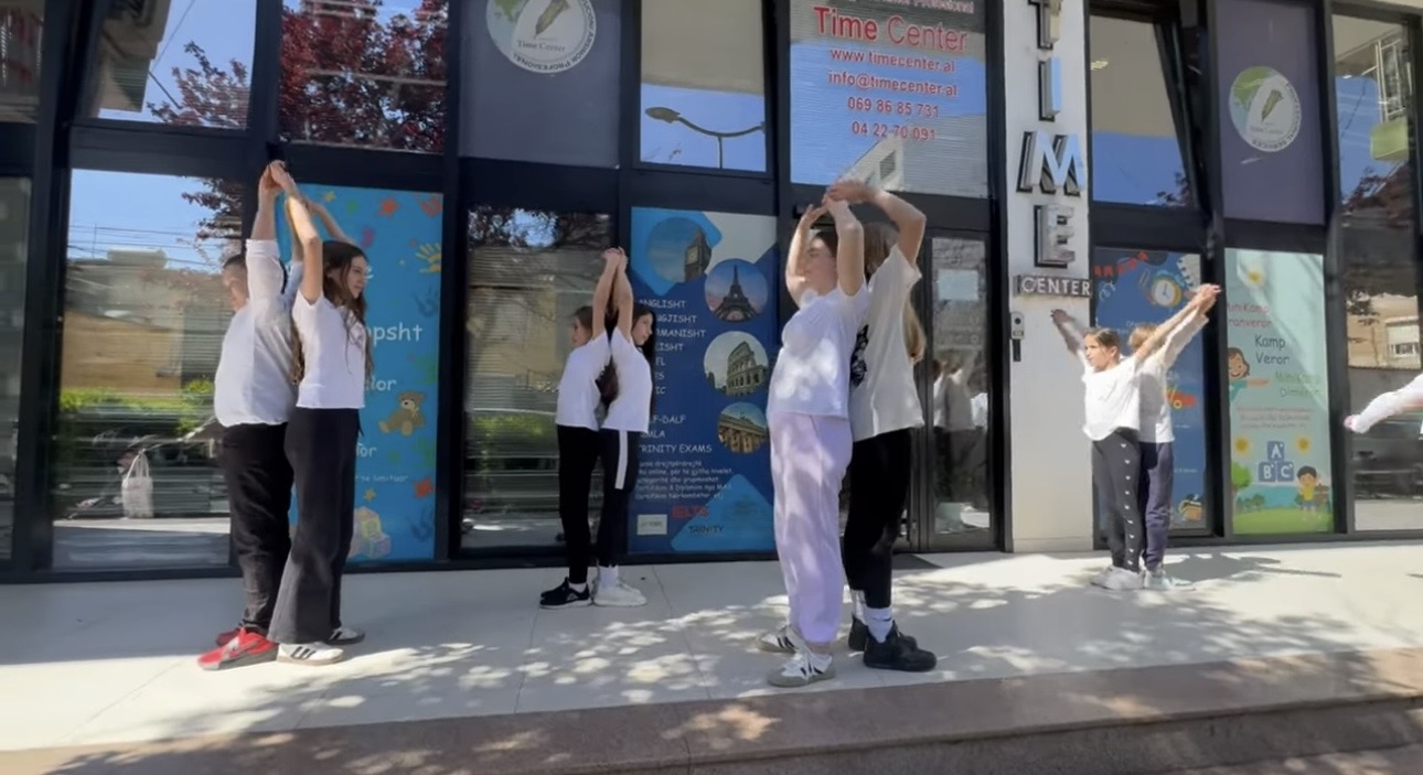 Aktivitet dance jashtë institucionit